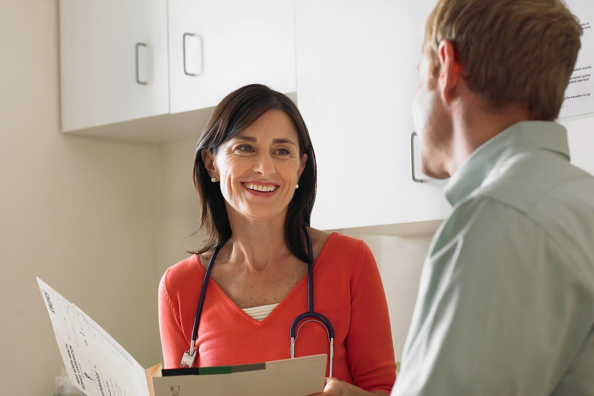 A gastroenterologist at Lincoln Park Endoscopy Center talks through a treatment plan with her patient.