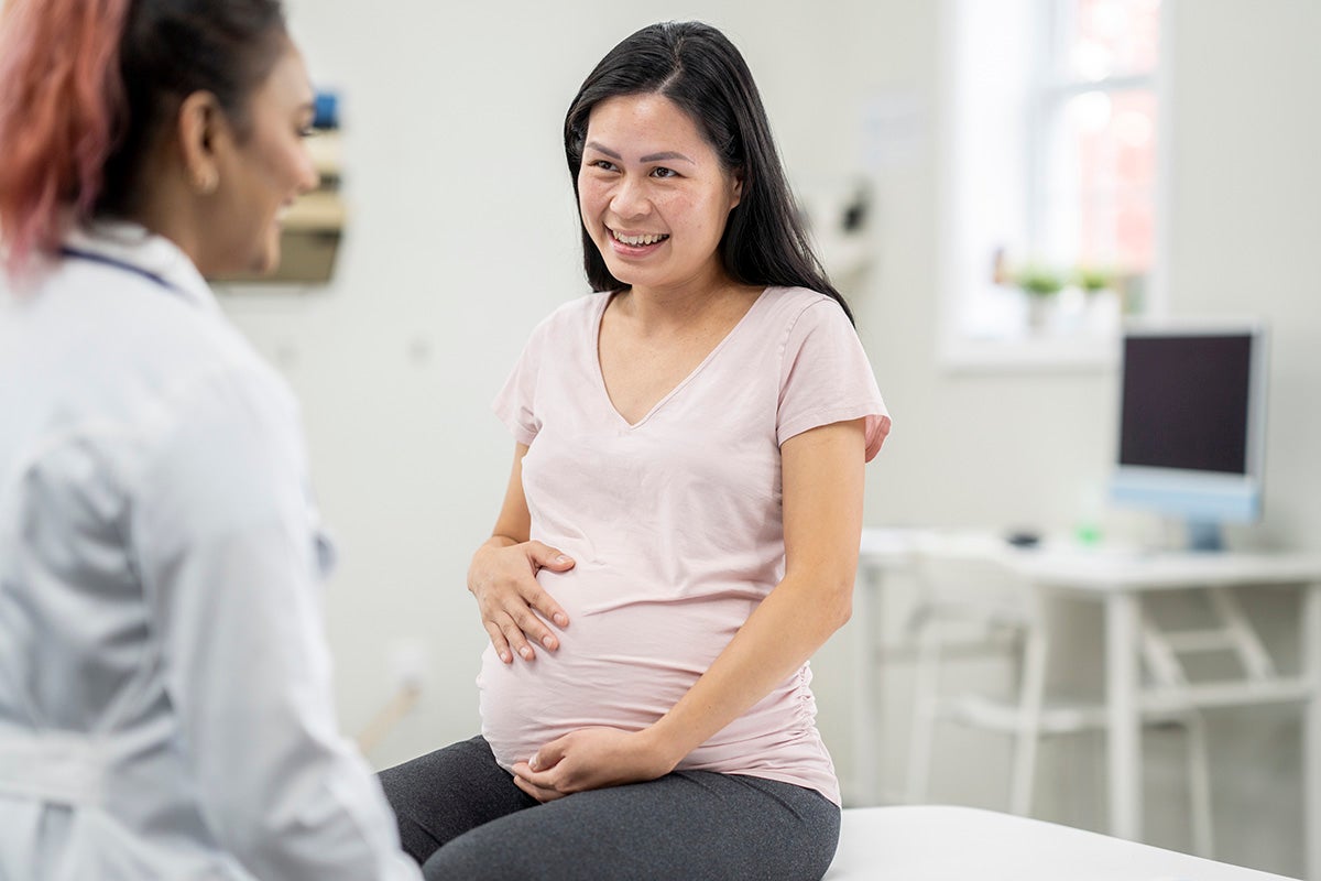 Pregnant woman talking to her doctor