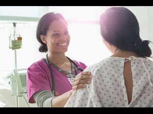 Breast cancer patient meets with her oncologist at an Ascension site of care.