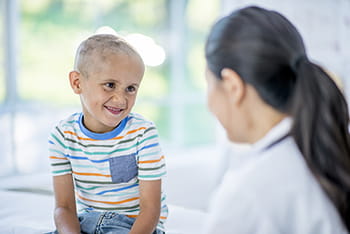 Child talking with a doctor.
