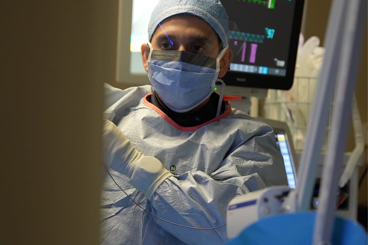 Ascension Seton pulmonologist uses advanced technology to treat lung conditions.