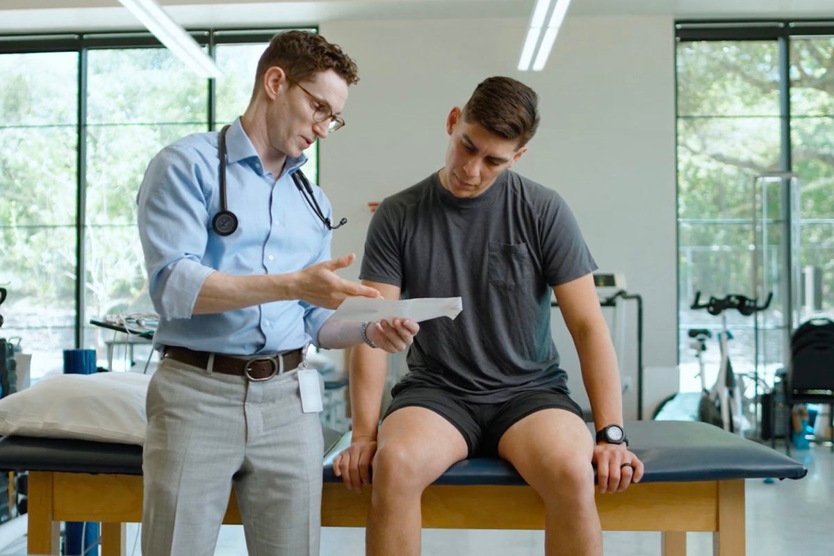 Dr. Ryan Quinn discusses VO₂ max testing with a patient.