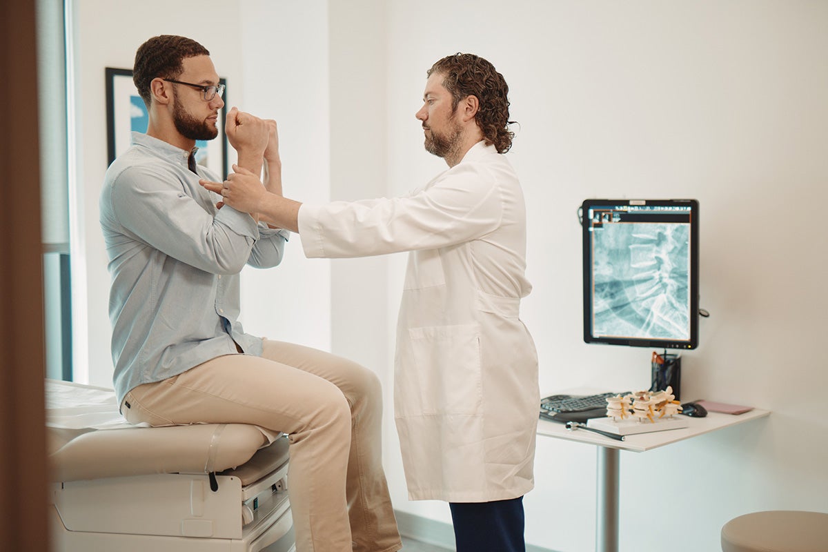 Orthopedic surgeons, neurosurgeons and rehabilitation specialists collaborating on patient care