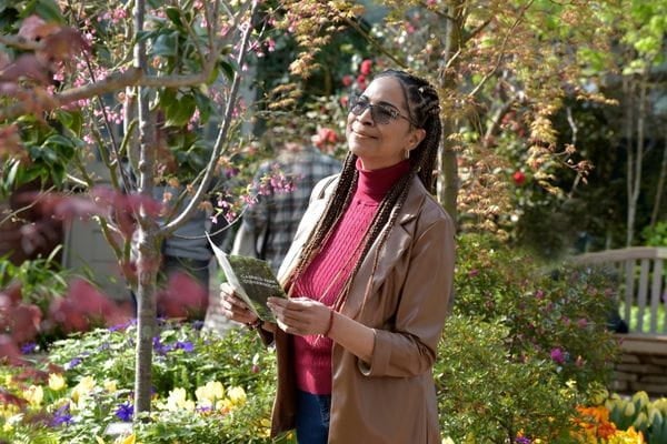 After a fall almost caused her to give up on music, Jewel returned to her passion with help from a caring pain management specialist.