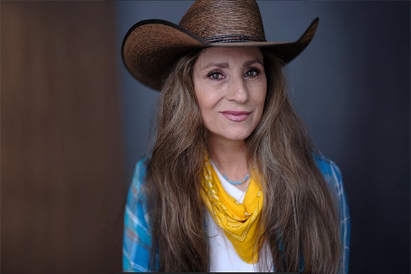 With the help of the Ascension Saint Thomas Joint Replacement Institute, a Nashville woman overcame joint pain and is now thriving on the set of ABC’s 9-1-1 Nashville.